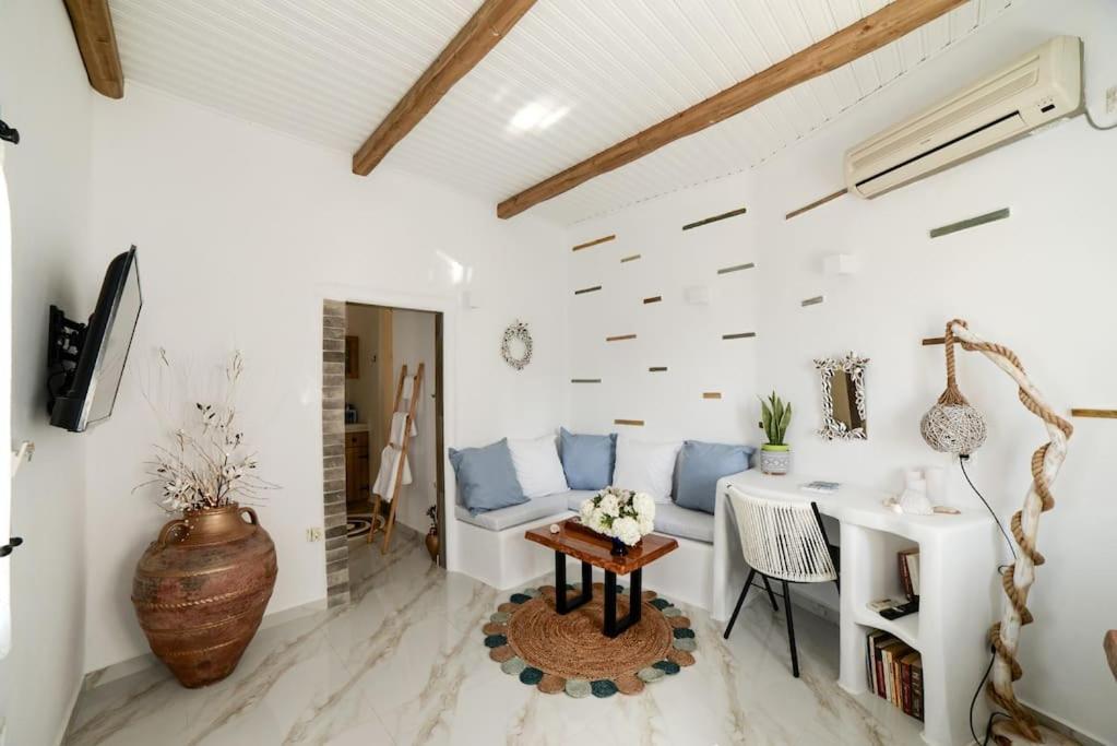 Sunset Suite Elena Ioulis Bagian luar foto